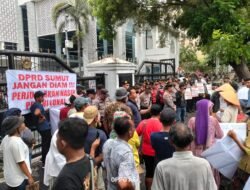 Puluhan Petani Bawang Karo Demo di DPRD Sumut, Desak Penertiban Impor Ilegal