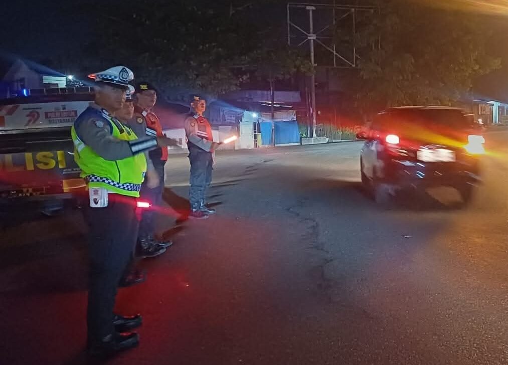 Kepolisian melakukan patroli.