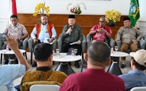 Temu Pers bersama Tim Panitia Seleksi Calon Anggota Komisi Informasi Provinsi Sumatera Utara, Kegiatan ini difasilitasi Dinas Kominfo Sumut yang berlangsung di Lobby Dekranasda Lantai 1 Kantor Gubernur Sumut Jalan Diponengoro Nomor 30 Medan, Kamis (2/4/2026).