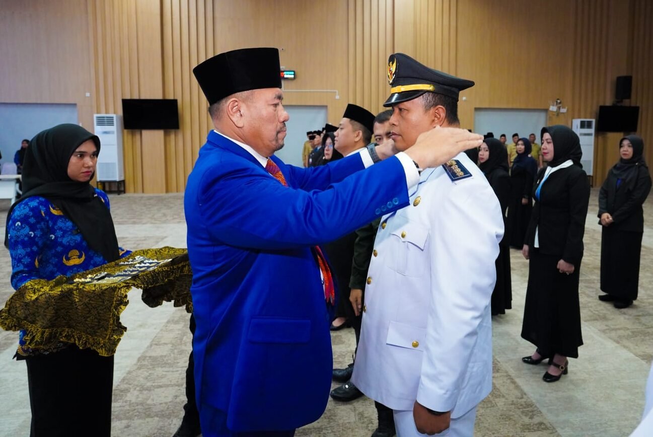 Bupati Batu Bara H. Baharuddin Siagian, S.H., M.Si., melantik dan mengambil sumpah jabatan 33 Pejabat Pimpinan Tinggi Pratama dan Pejabat Administrator di Lingkungan Pemerintah Kabupaten Batu Bara