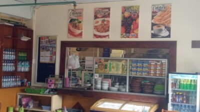 Cafetaria Cendana di gedung asrama mahasiswi UMA, di Jalan Kolam, Medan Estate, cukup refresentatif dan populer di kalangan mahasiswa dan mahasiswi.