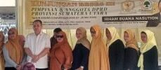 Usai reses. Anggota DPRD Sumut dari Fraksi Partai Golkar Irham Buana Nasution, SH, M.Hum (baju putih) berfoto bersama dengan konstituen.