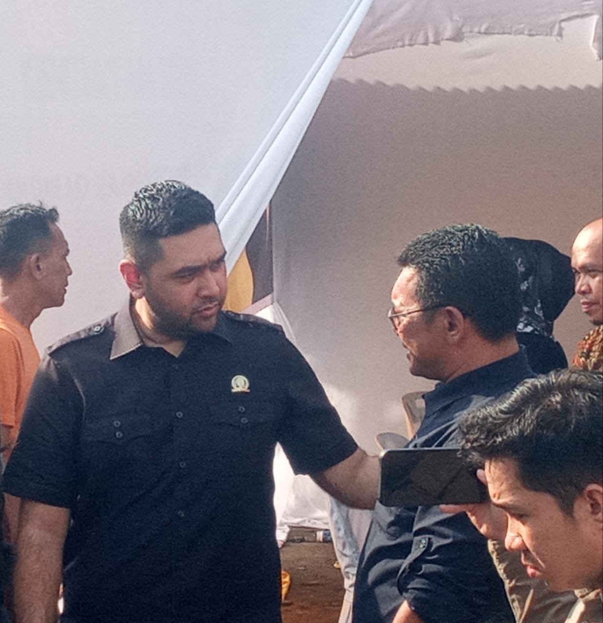 Anggota DPRD Sumut Muhammad Rahmaddian Shah, SH, MH (kiri ) reses di Jalan Rawa Cangkuk di Kelurahan Tegal Sari Mandala - III.