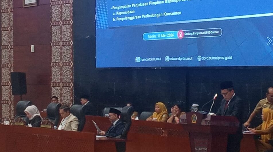 Rapat paripurna DPRD Sumut dengan agenda jawaban Fraksi-Fraksi DPRD Sumut terhadap pendapat Gubernur Sumut mengenai ranperda tentang perlindungan jaminan sosial pekerja rentan.