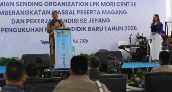Pemberangkatan massal peserta magang dan pekerja mandiri ke Jepang.*