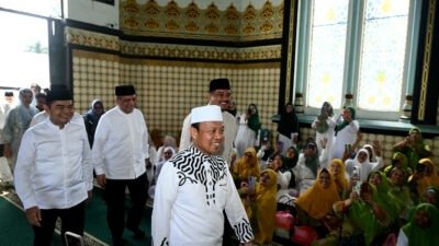 Forkopimda mengikuti Pengajian Akbar yang menghadirkan Penceramah Nasional Ustaz Das'ad Latif di Mesjid Raya Al-Mashun, Medan, Selasa (5/5/2026). Kegiatan ini merupakan rangkaian acara Peringatan Hari Jadi Ke-78 Provinsi Sumatera Utara.