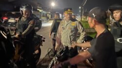 Anggota Polri melakukan patroli-razia di Belawan