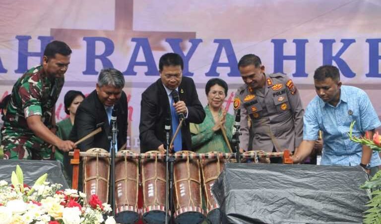 Puncak Perayaan Paskah HKBP 2026 dipusatkan di Sipoholon dihadiri Ephorus Pdt Victor Tinambunan,Wabup Deni Lumbantoruan, Dandim dan Kapolres Taput.