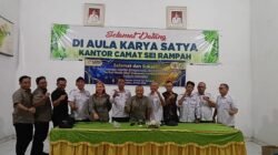 etua terpilih SSabupaten Serdang Bedagai, Zuhari, diabadikan persama anggota SSSergai dan Pengurus SSProvinsi Sumatera Utara. diantaranya Ketua Erris .Napitupulu, Sekretaris :Ariadi, Bidang Pendidikan : Waliyono dan Agus Utama serta Roni Purba.