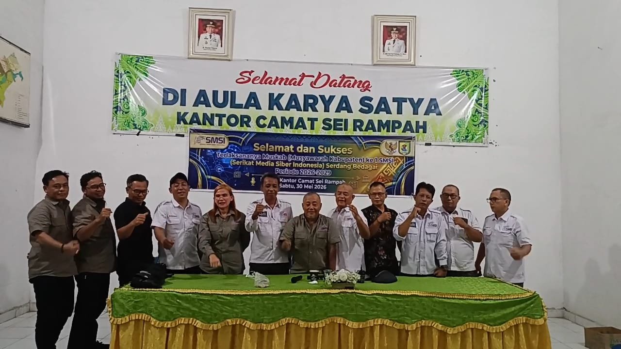 etua terpilih SSabupaten Serdang Bedagai, Zuhari, diabadikan persama anggota SSSergai dan Pengurus SSProvinsi Sumatera Utara. diantaranya Ketua Erris .Napitupulu, Sekretaris :Ariadi, Bidang Pendidikan : Waliyono dan Agus Utama serta Roni Purba.