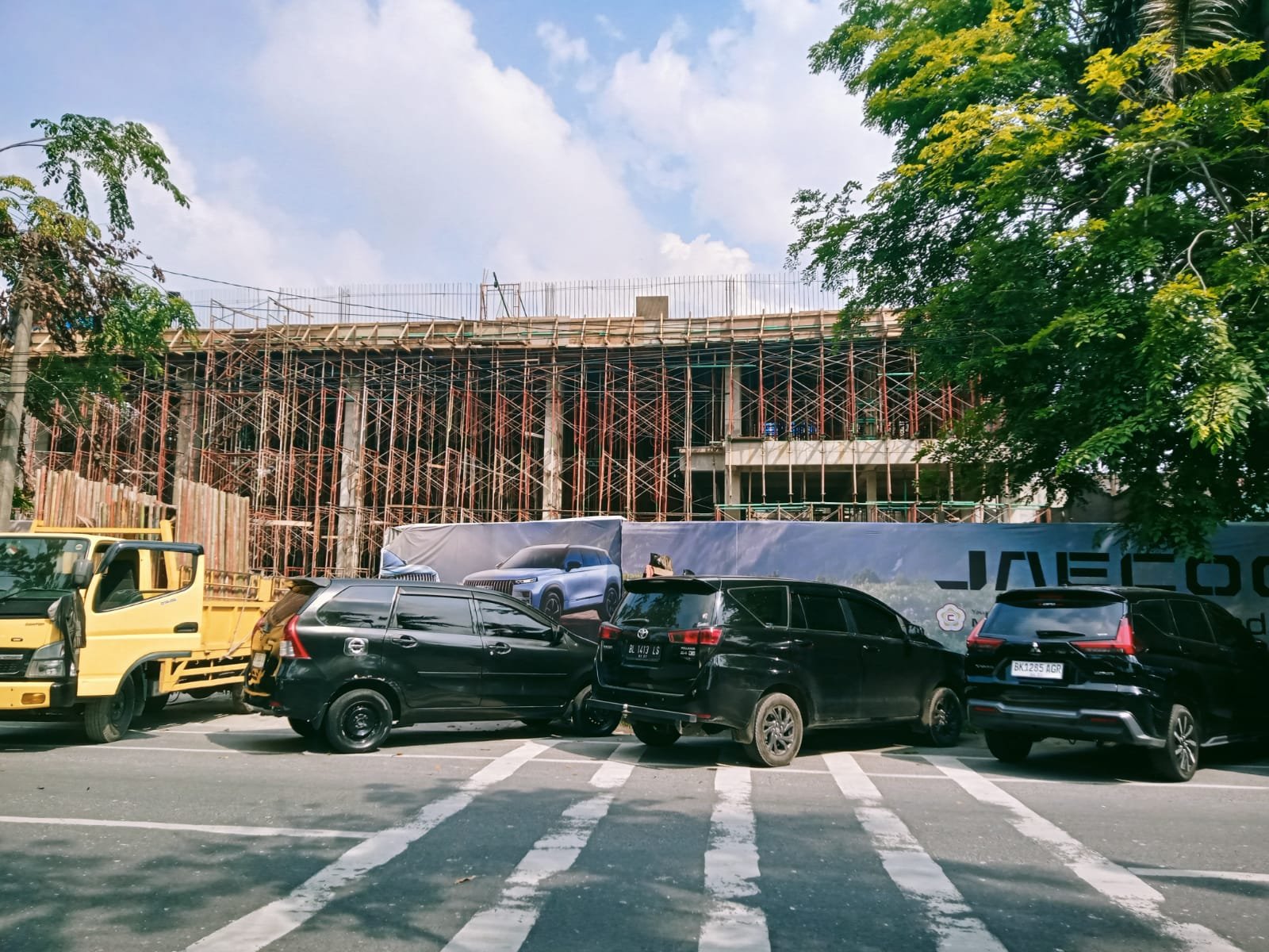 Inilah bangunan "Liar" yang akan dijadikan sebagai Showroom.