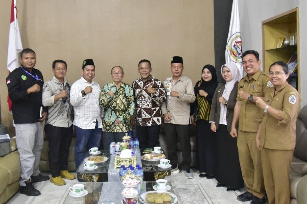 Bupati Tapteng Masinton Pasaribu saat menerima audiensi STAI Barus diruang kerjanya, Senin (15/6/2026).
