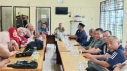 Farianda Putra Sinik, Ketu a PWI Sumut saat memimpin Rapat Panitia Family Gathering 2026.