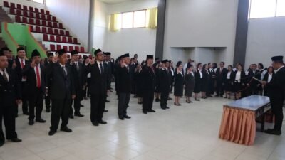 Rektor IAKN Tarutung melantik pejabat fungsional/ struktural dan Kepala UPT IAKN,Senin (8/6).