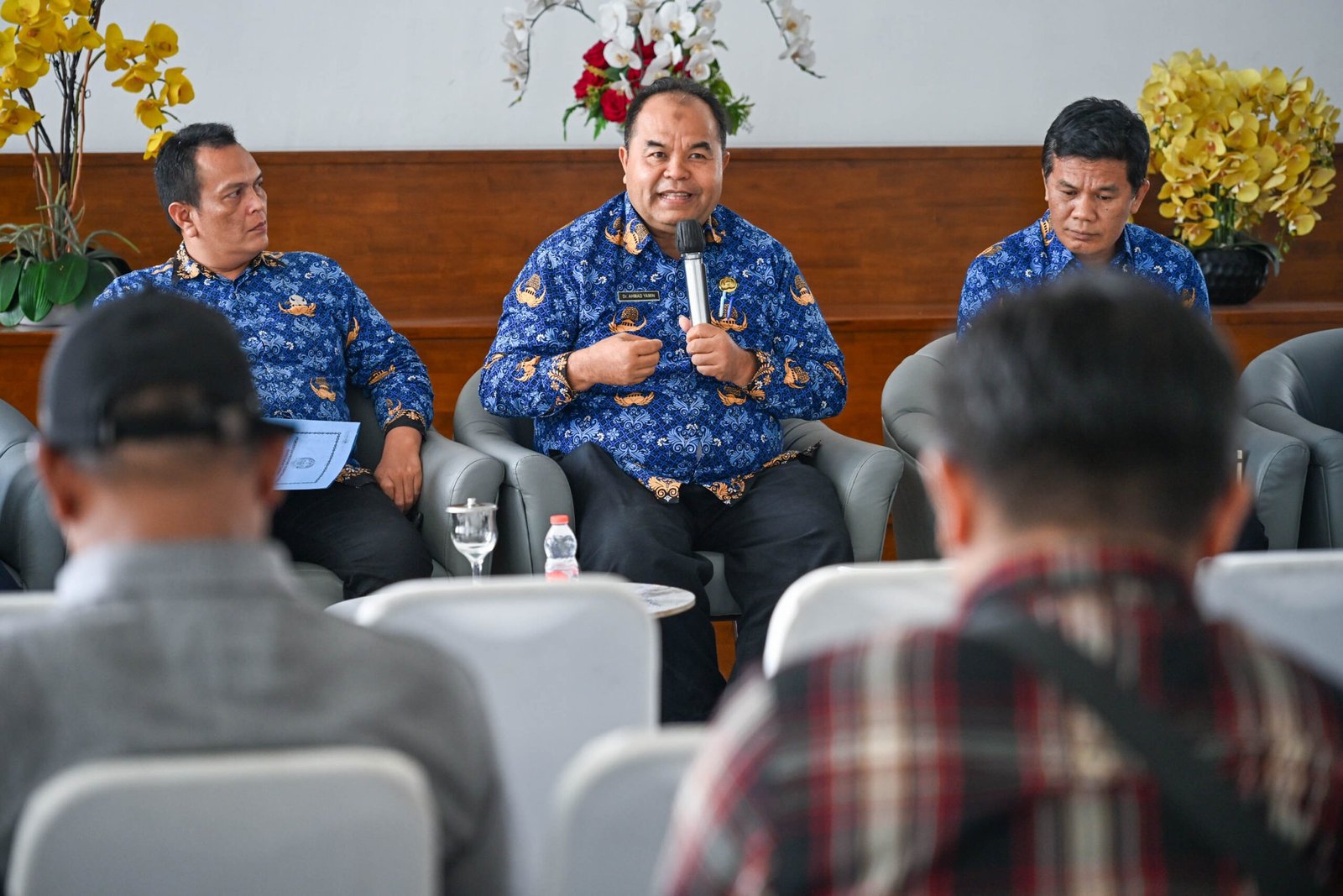 Kepala Bagian Kerjasama Biro Pemerintahan dan Otonomi Daerah Setdaprov Sumut, Ahmad Yamin saat konferensi pers terkait Program Prioritas, Proyek Strategis dan Kegiatan Unggulan OPD di Anjungan Dekranasda, lantai 1 Kantor Gubernur Sumut, Jalan Diponegoro No. 30, Medan, Rabu (17/6/2026).
