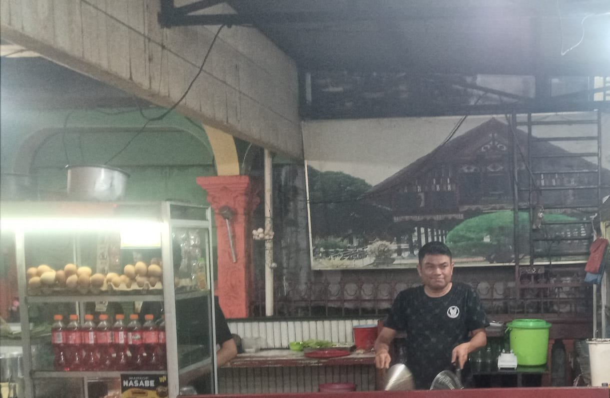 Pengelola Warkop Mie Aceh Nasabe Bang Zidan yang terkenal dengan sapaan akrab Bang Dan.