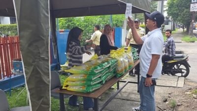 Bulog Sumut Kembali Jual Beras SPHP di Depan Gudang