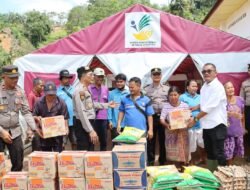 Peduli Pasca Banjir di Sipange, Polres Tapteng Salurkan Bansos untuk Warga Yang Terdampak