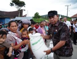 Bupati Taput Salurkan Bantuan Pangan ke Ribuan Keluarga di Sipoholon