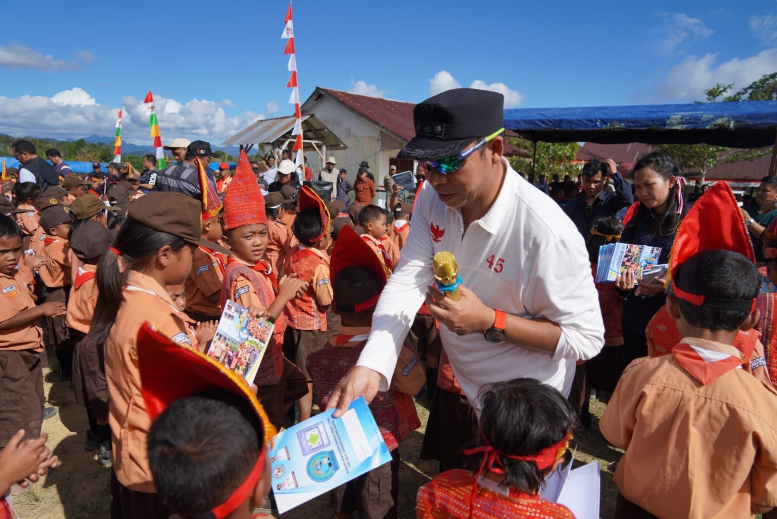 Bupati Taput JTP Hutabarat pastikan perpanjangan kontrak PPPK di wilayah terpencil.