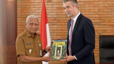 Wakil Gubernur Sumatera Utara (Sumut) Surya menerima kunjungan Duta Besar Kerajaan Belgia untuk Indonesia Mr. David Jordens di Ruang Kerja Lantai 9 Kantor Gubernur Sumut Jalan Diponegoro Kota Medan, Senin (24/8/2026). Pertemuan tersebut membahas berbagai peluang investasi di Sumut khususnya bidang perkebunan.