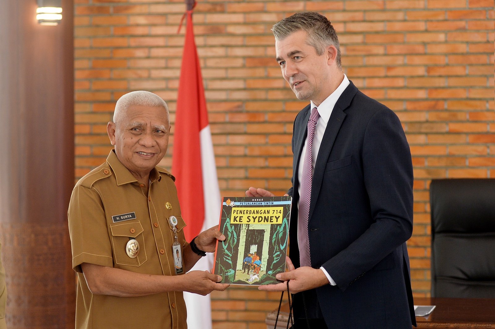 Wakil Gubernur Sumatera Utara (Sumut) Surya menerima kunjungan Duta Besar Kerajaan Belgia untuk Indonesia Mr. David Jordens di Ruang Kerja Lantai 9 Kantor Gubernur Sumut Jalan Diponegoro Kota Medan, Senin (24/8/2026). Pertemuan tersebut membahas berbagai peluang investasi di Sumut khususnya bidang perkebunan.