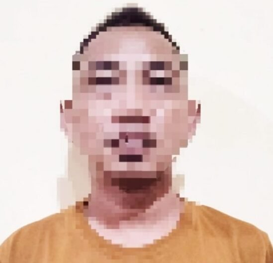 Pelaku yang diamankan pihak kepolisian.
