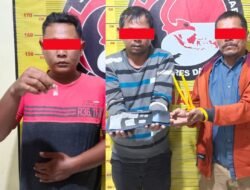 Pelaku yang diamankan petugas kepolisian. 